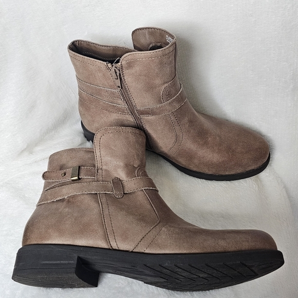 Yuu‎ Clayton Brown Ankle Boots Zip Size 10W - Picture 1 of 11